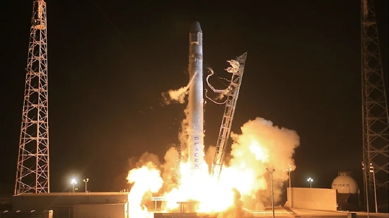 富国银行：SpaceX无线业务将冲击传统运营商，而铁塔房地产投资信托基金将“悄然”获利